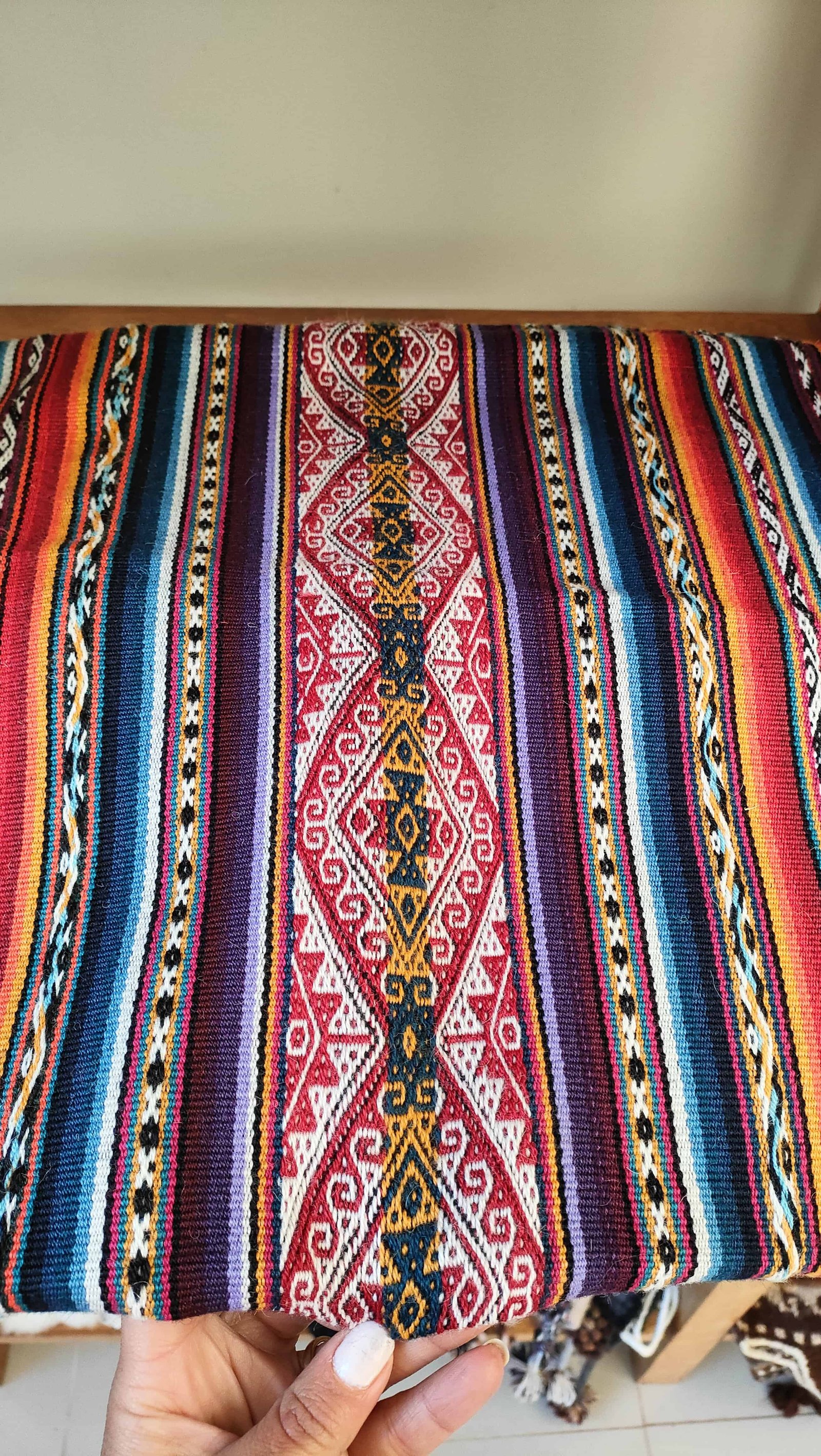 Manta tejida con hilos naturales