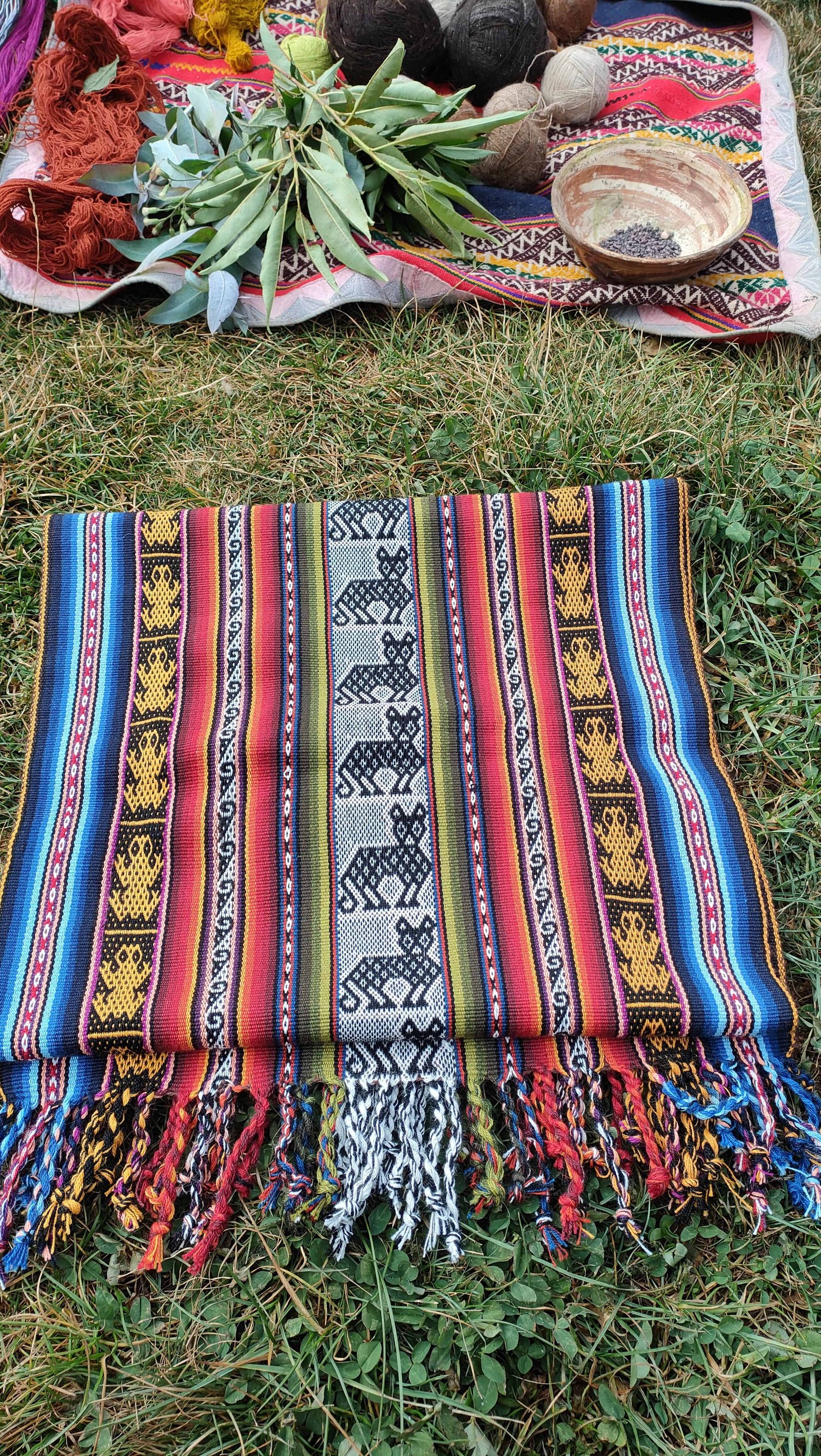 Chumpi ceremonial con motivos incaicos